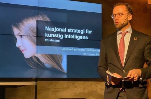 Digitaliseringsminister Nikolai Astrup med regjeringens AI-strategi
